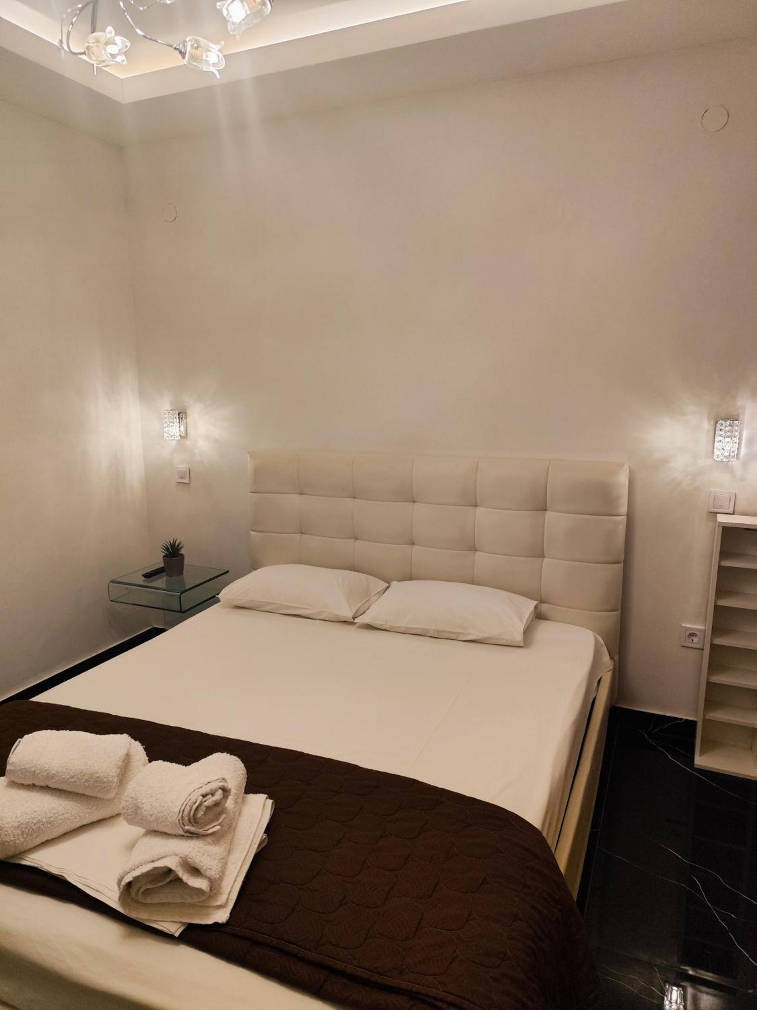 Althea Studios & Apartments Ханиоти Екстериор снимка